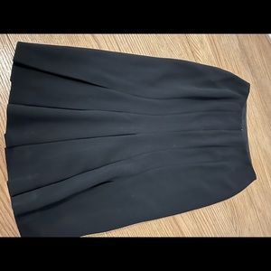 An elegant midi Anne Klein skirt in black